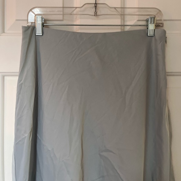 NWOT House of Harlow 1960 Pale Grey Minimalist Satin Maxi Skirt M - Picture 5 of 13